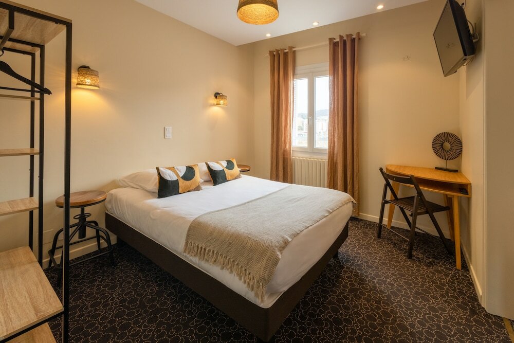 Фото L'Aptois Hotel