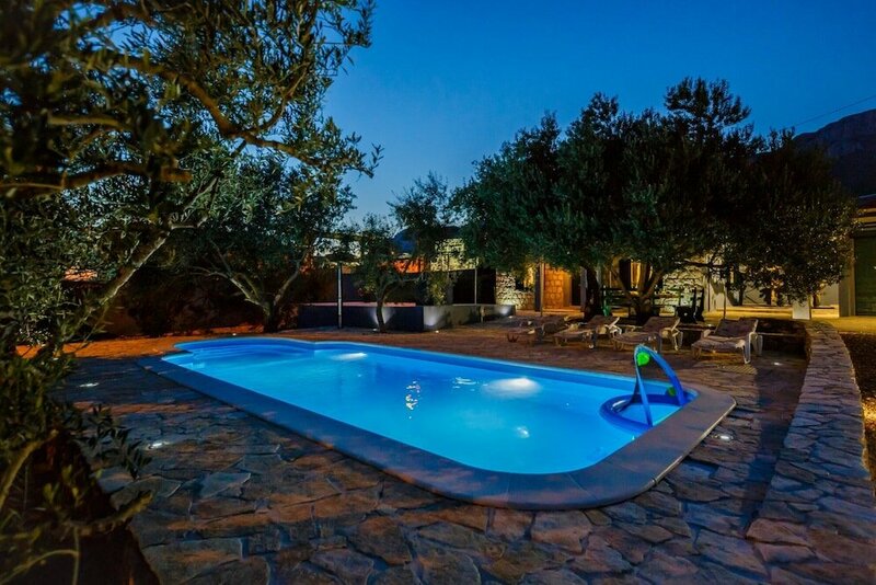 Гостиница Luxury Private Villa Complex With Pool and Jacuzzi
