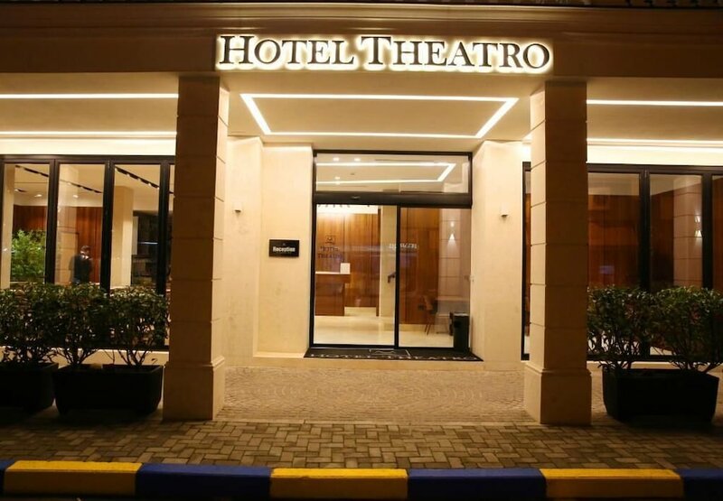 Отель Theatro в Тиране