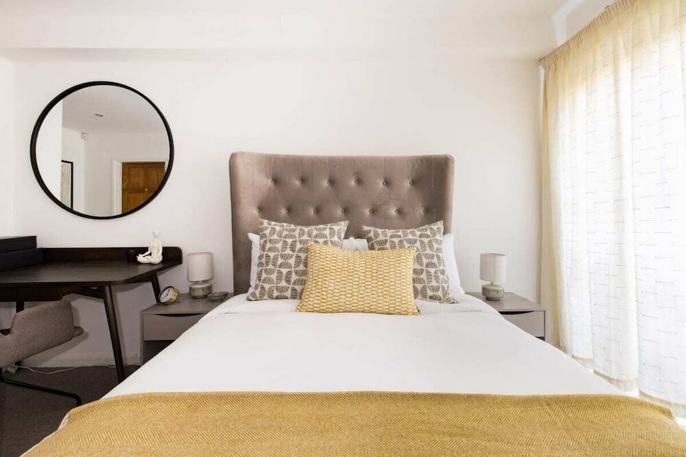 Фото The Mill Hill Wonder - Inviting 3bdr House With Garden