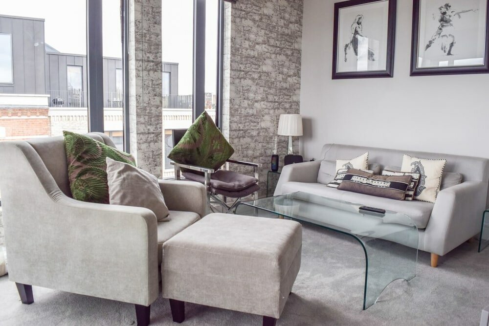 Фото Luxurious Apartment With Balcony