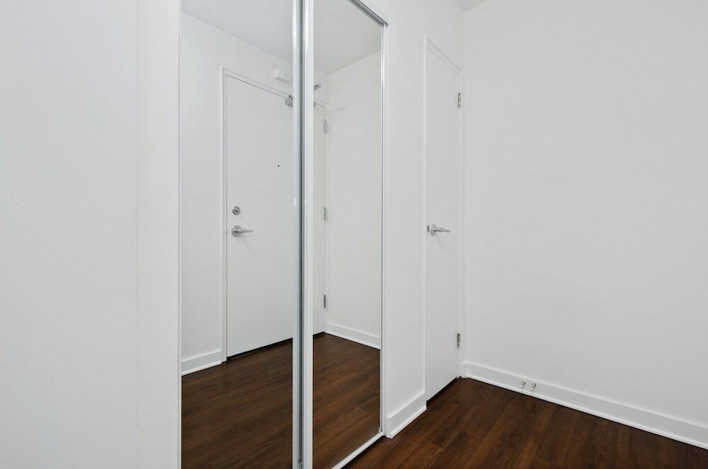 Фото Charming 2br in the Heart of Montréal