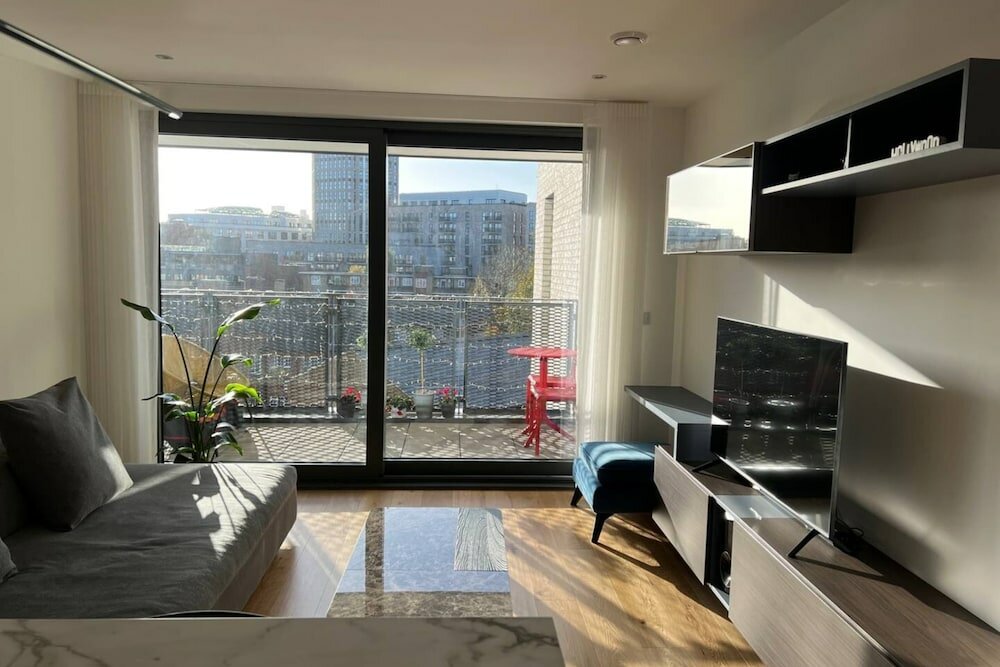 Фото Luxurious and Central 2-bed-flat