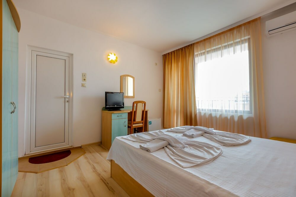 Фото Standard Double Room in Dafinka Guest House