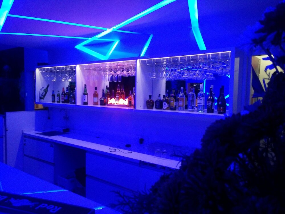 Фото Icon Select by Bhagini