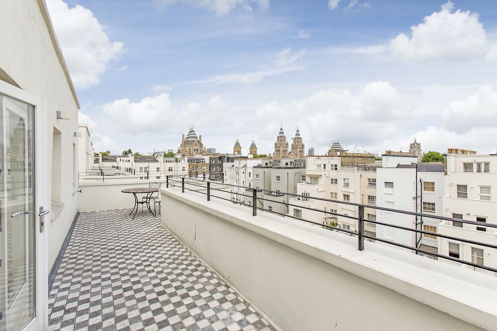 Фото 130 Queen's Gate Apartments