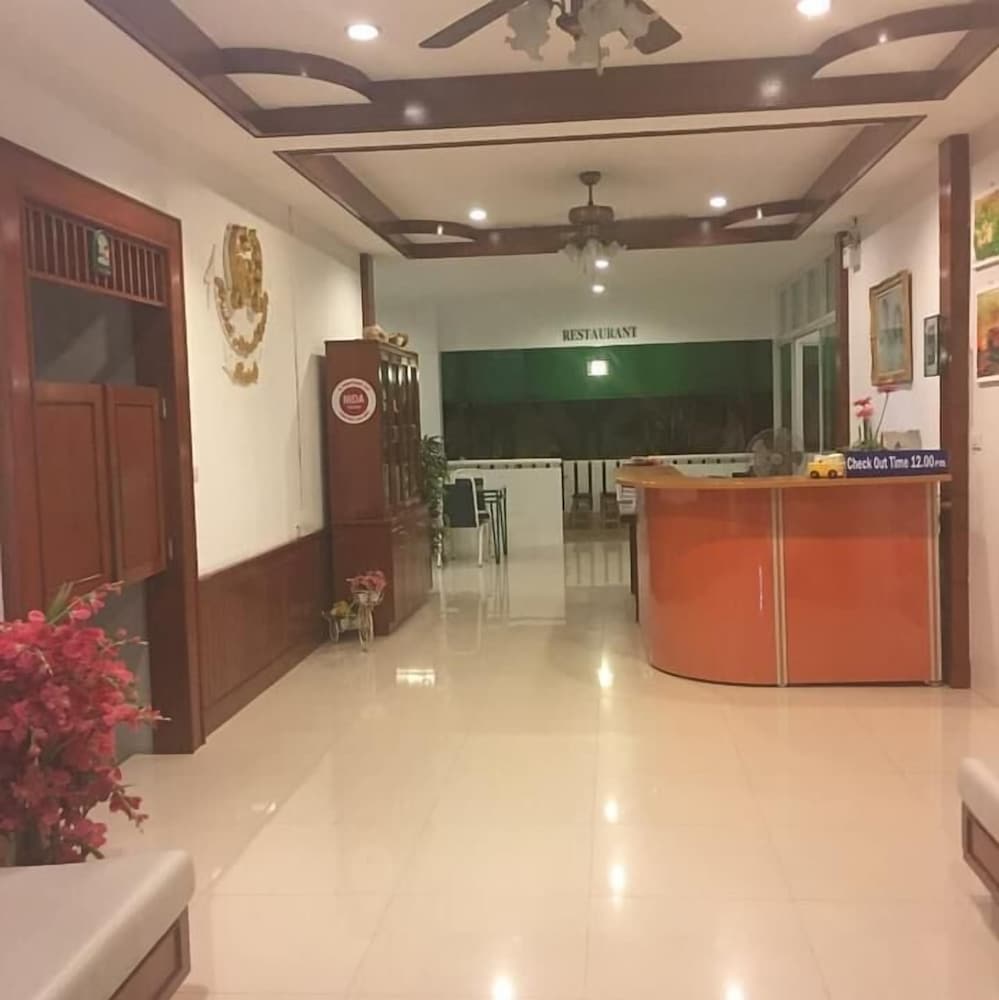 Фото Phuket Airport Sonwa Resort