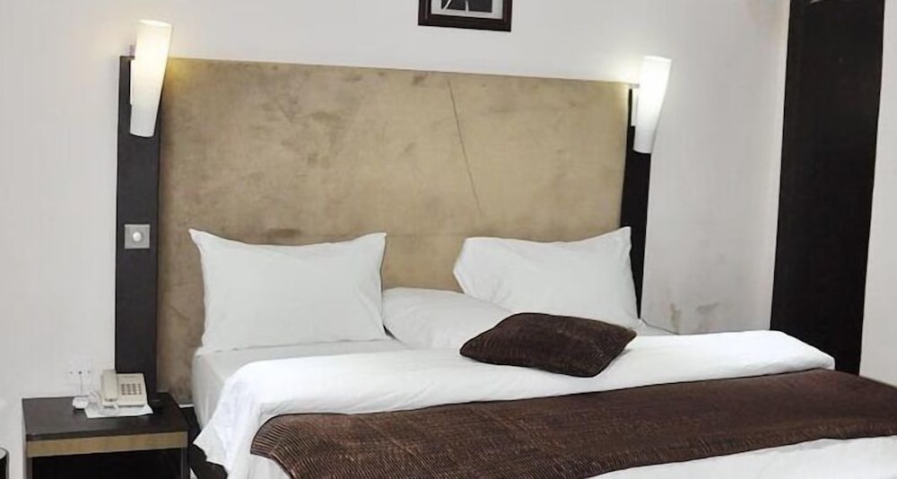 Фото Wood Peckers Hotel