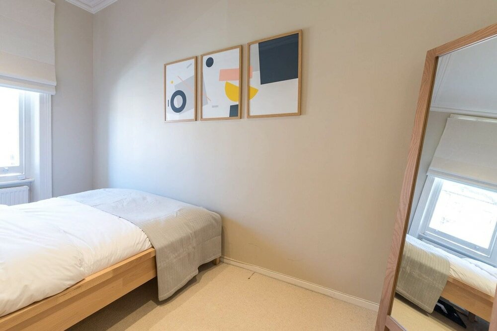 Фото Homely 2 Bedroom Victorian Apartment in Hampstead