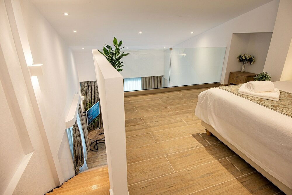 Фото Ammos Luxury Suites