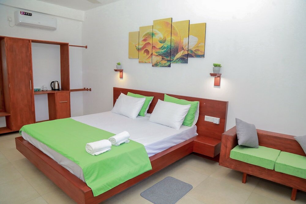 Фото Travellers Hotel Hikkaduwa