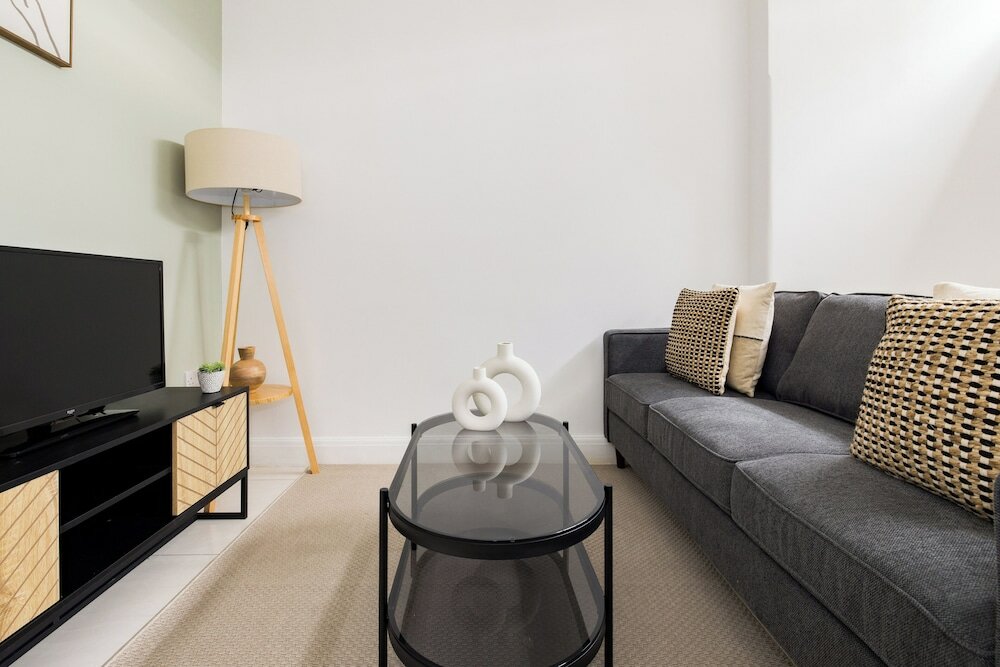 Фото The Gladstone Studio