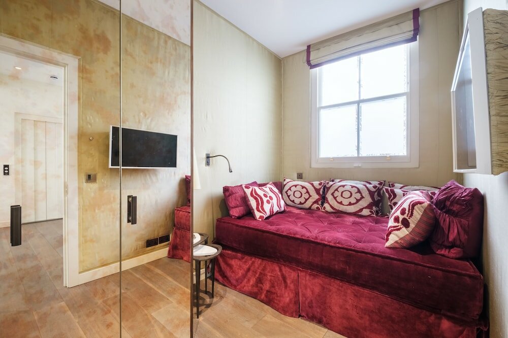 Фото Luxury Home with 3 Bed 2 Bath in London