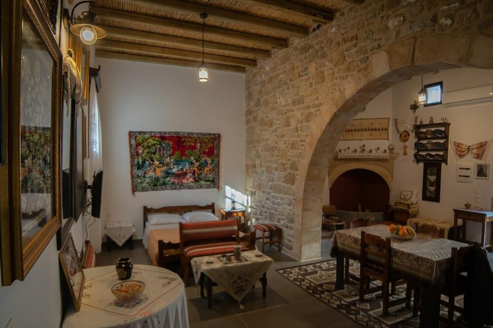 Фото Traditional Stone House Emanouela