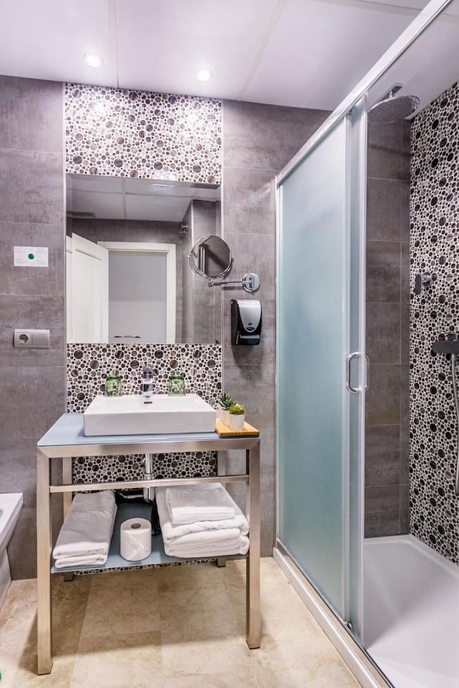 Фото Hotel Patio de la Alameda