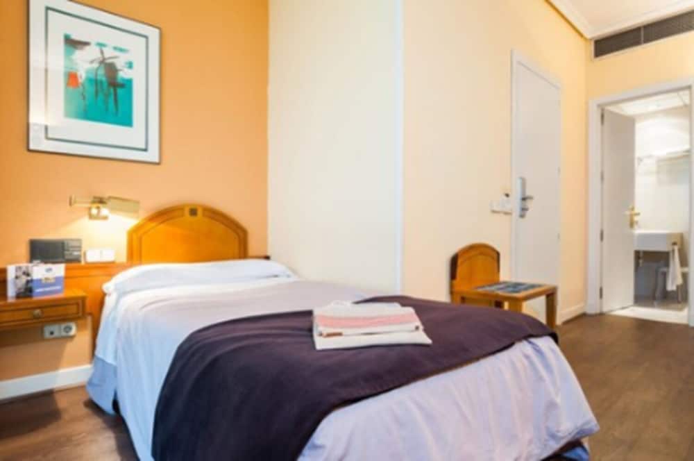 Фото Hotel Majadahonda