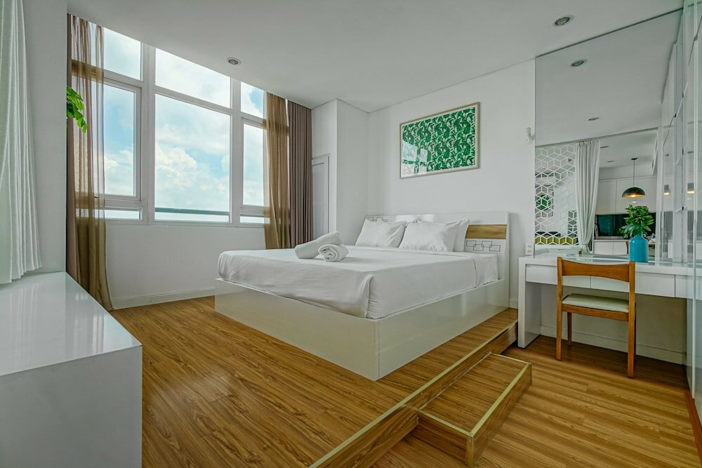 Фото City by night Ben Thanh Apartments