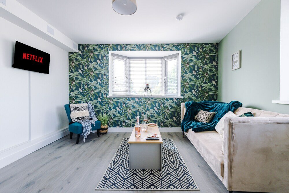 Фото One&Two Bedroom Luxe Apts near Trafford