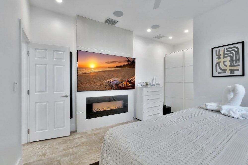 Фото Lynora's Luxe Estate Modern Design