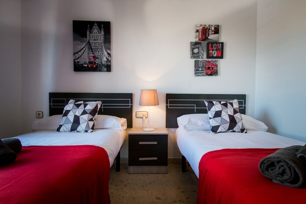 Фото Holidays2Malaga Train Station Area Apartments