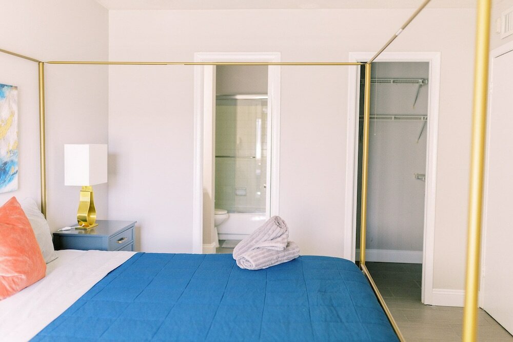 Фото Bayview Apartments by Lowkl