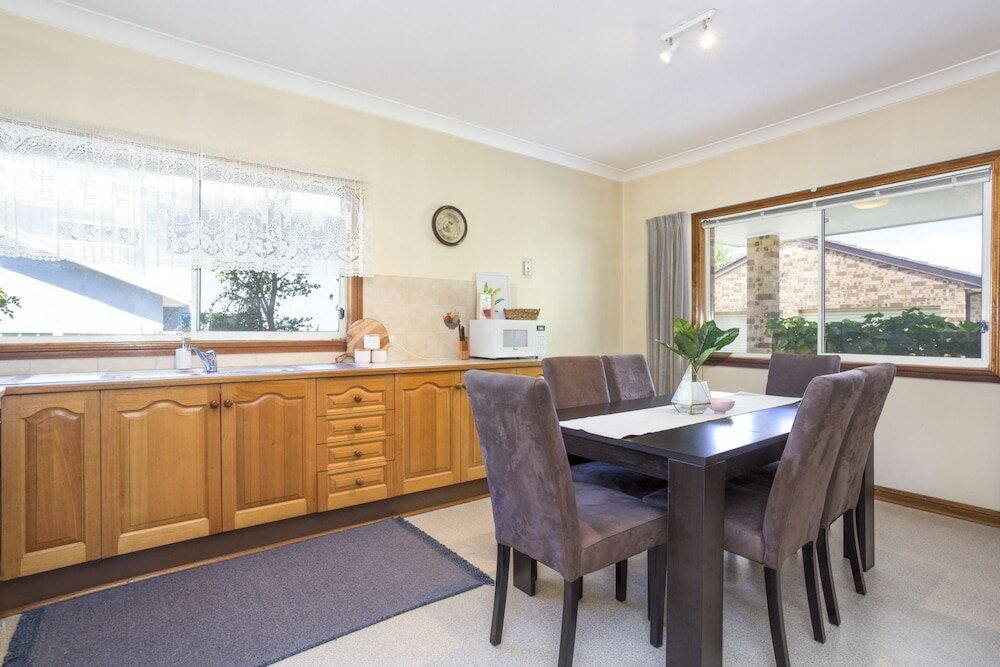 Фото South Coast Getaway House Sleeping 8 Guests