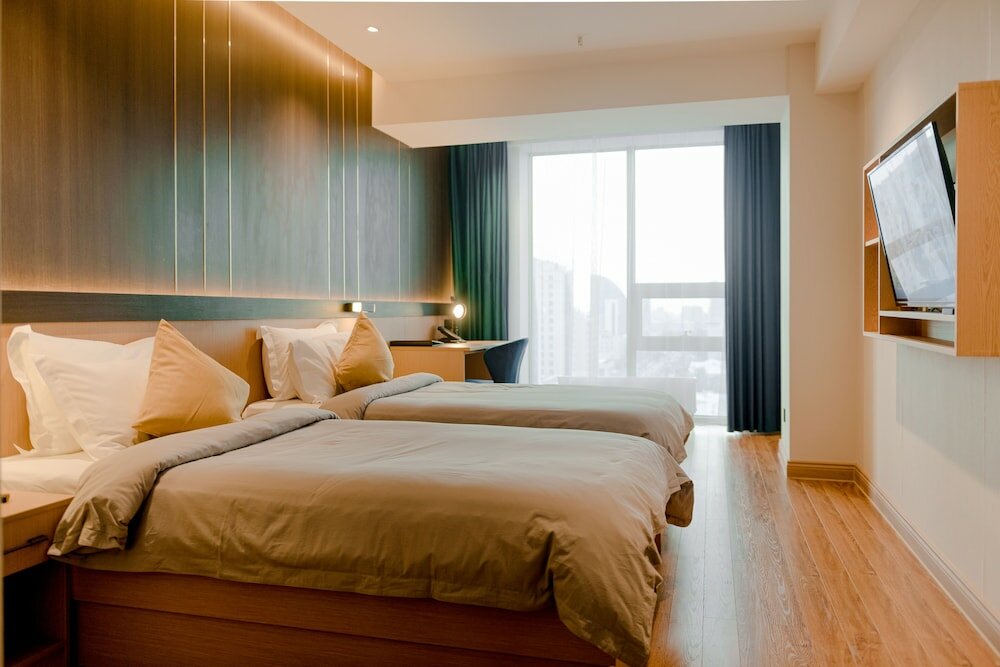 Фото Millennium Plaza Hotel