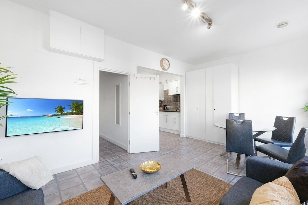 Фото West Ealing Svd Apt. - 2 Bedroom 2 Bath