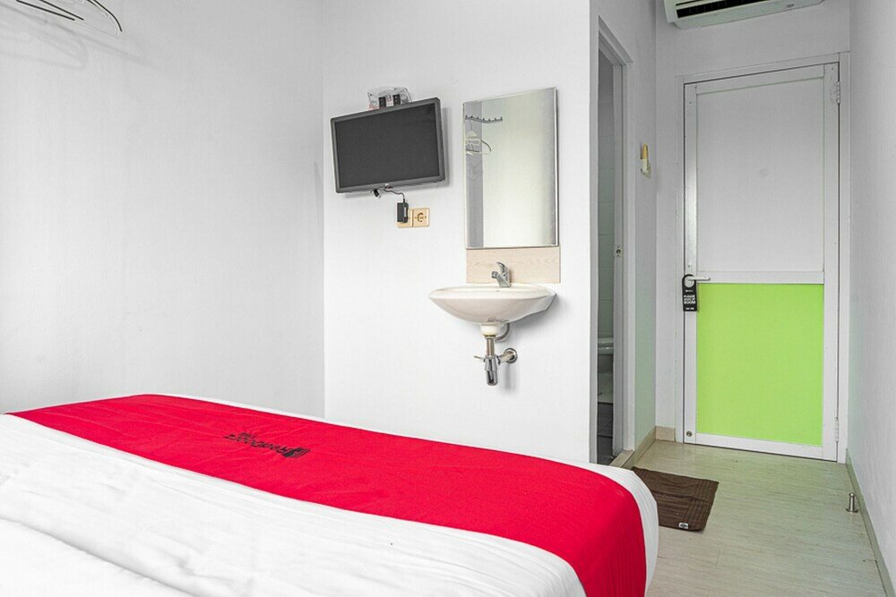 Фото RedDoorz near Pecenongan 2