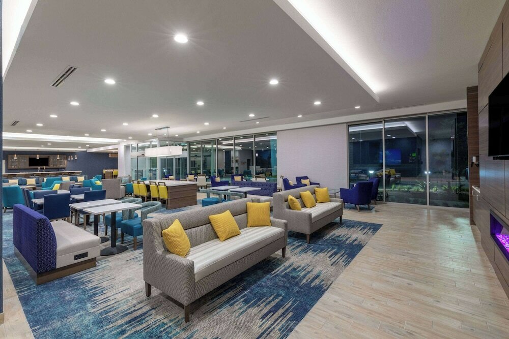 Фото La Quinta Inn & Suites by Wyndham Round Rock near Kalahari