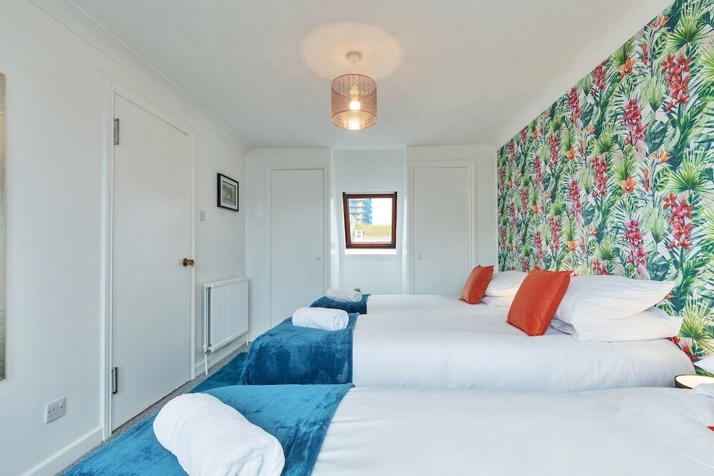 Фото Seabright Townhouse by My Getaways Parking for one car