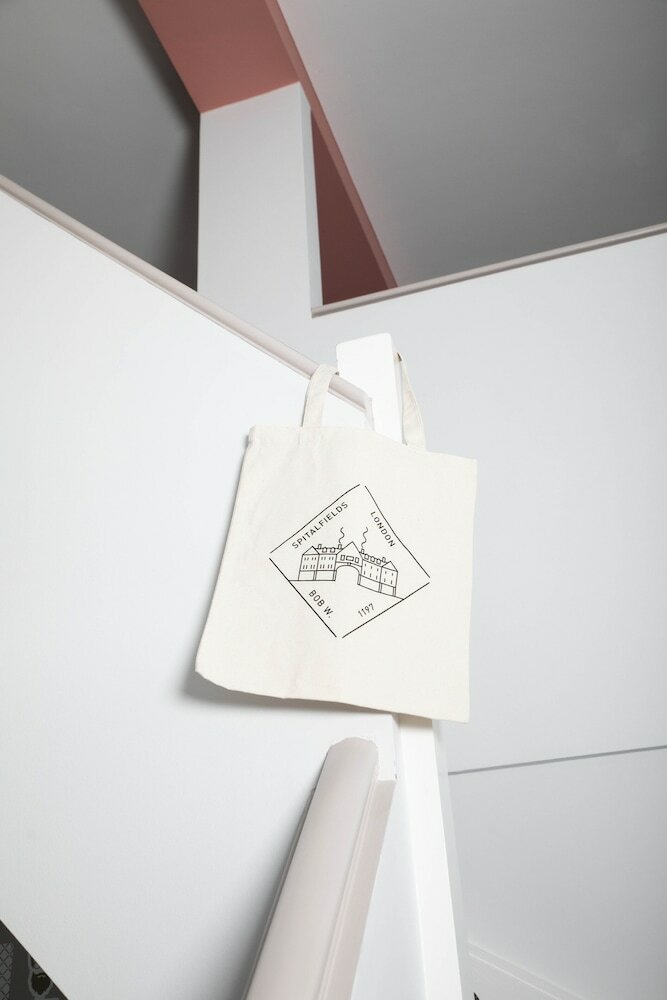 Фото Bob W Commercial House