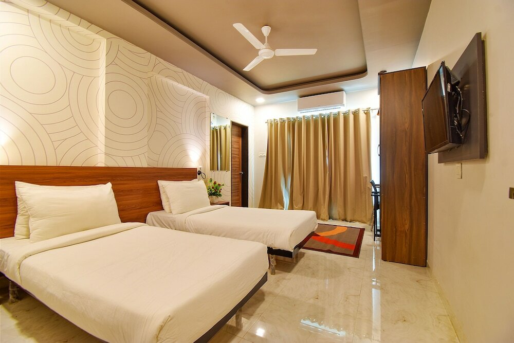 Фото Fabhotel Royal Inn