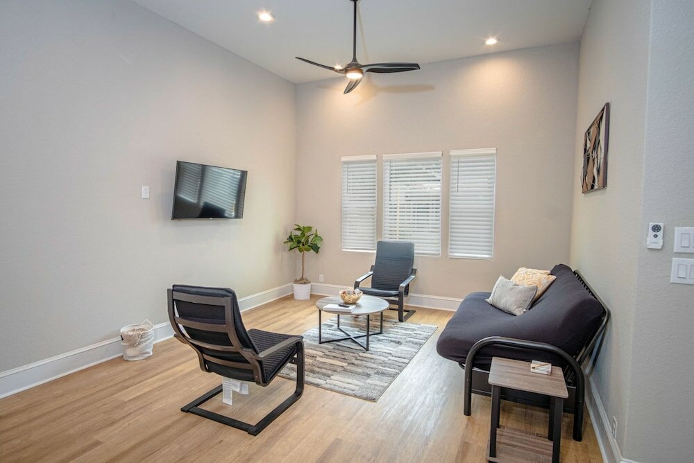 Фото Brand New Remodeled 3br/2.5ba House Near Downtown