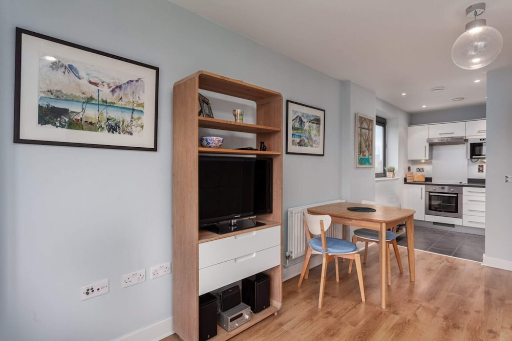 Фото Bright and Stylish Kennington Gem