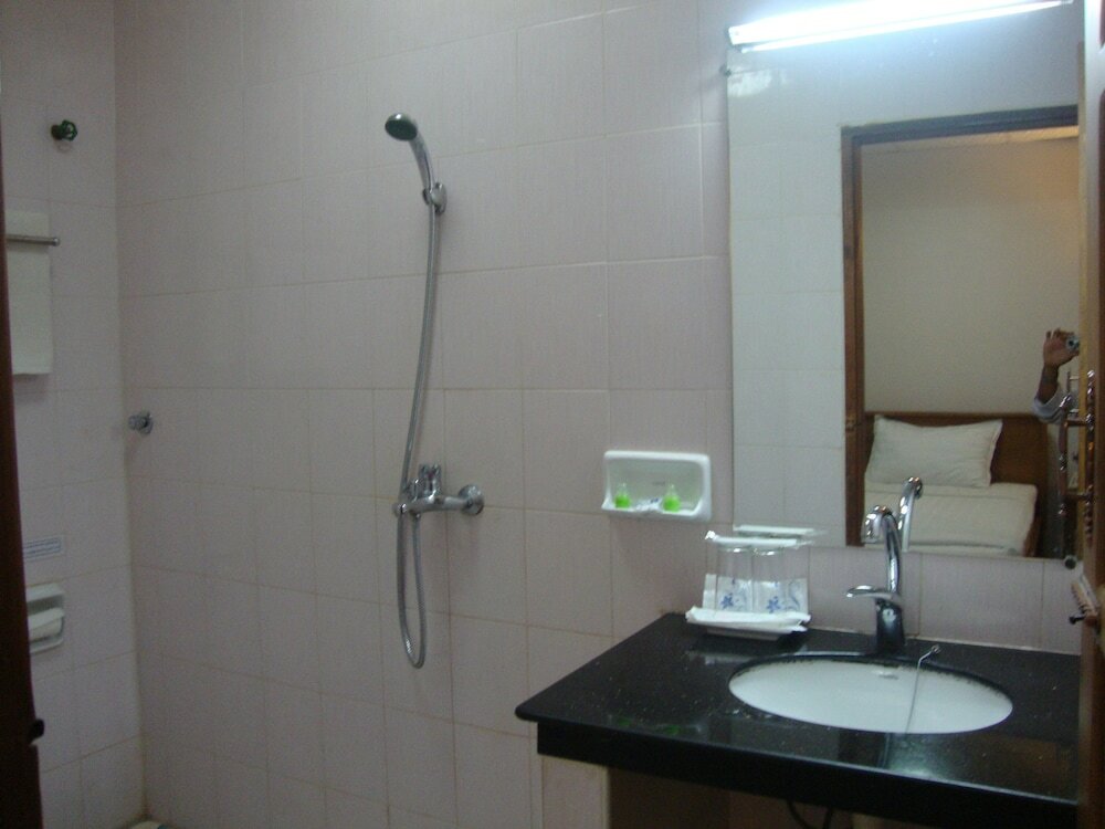 Фото Yangon Urban Hotel