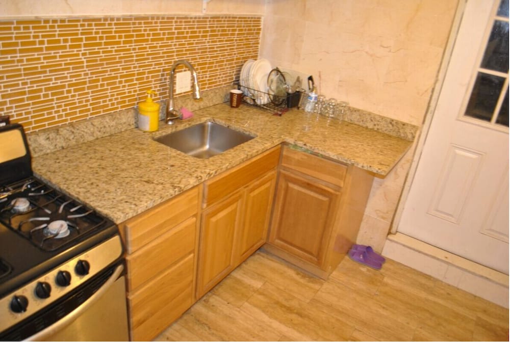 Фото Newark Hansbury Multi Level House