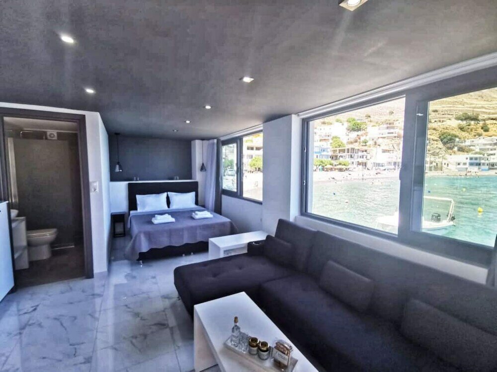 Фото Sunrise Luxury Seaside Apartment