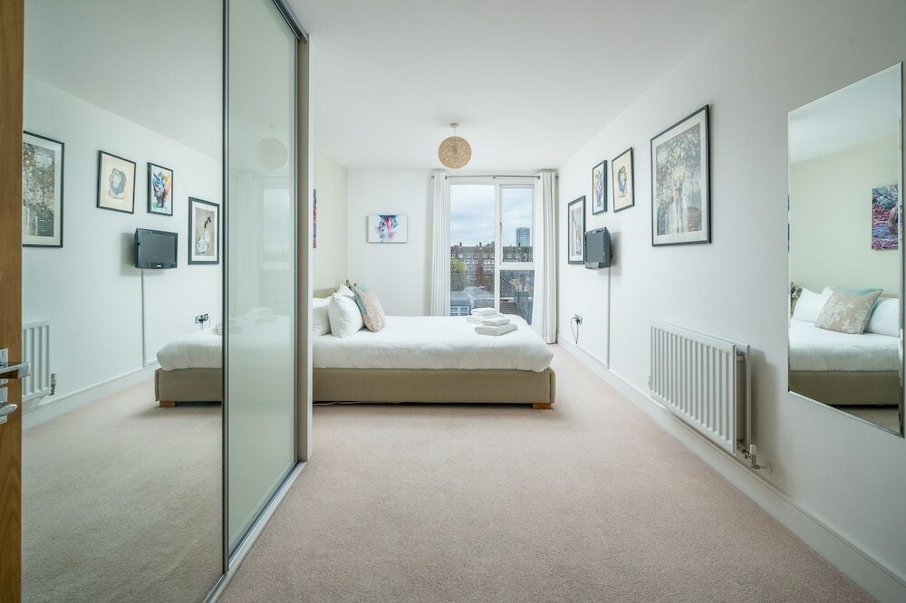 Фото Altido Gorgeous 2-Bed Flat W Desk In Wandsworth