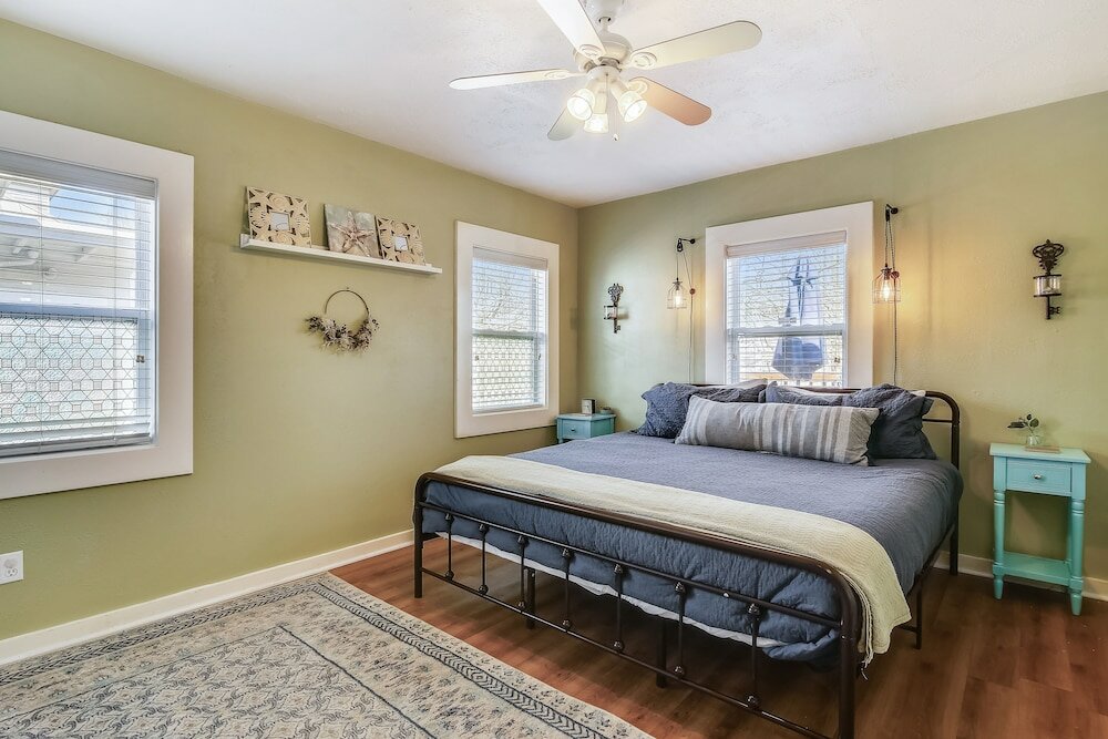 Фото A Bended Oak Bungalow