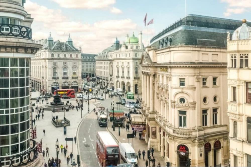 Фото Luxury Flat with Panoramic View of Piccadilly Circus