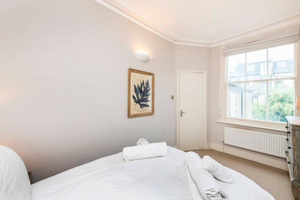 Фото Delightful 2-bed Home, Fulham