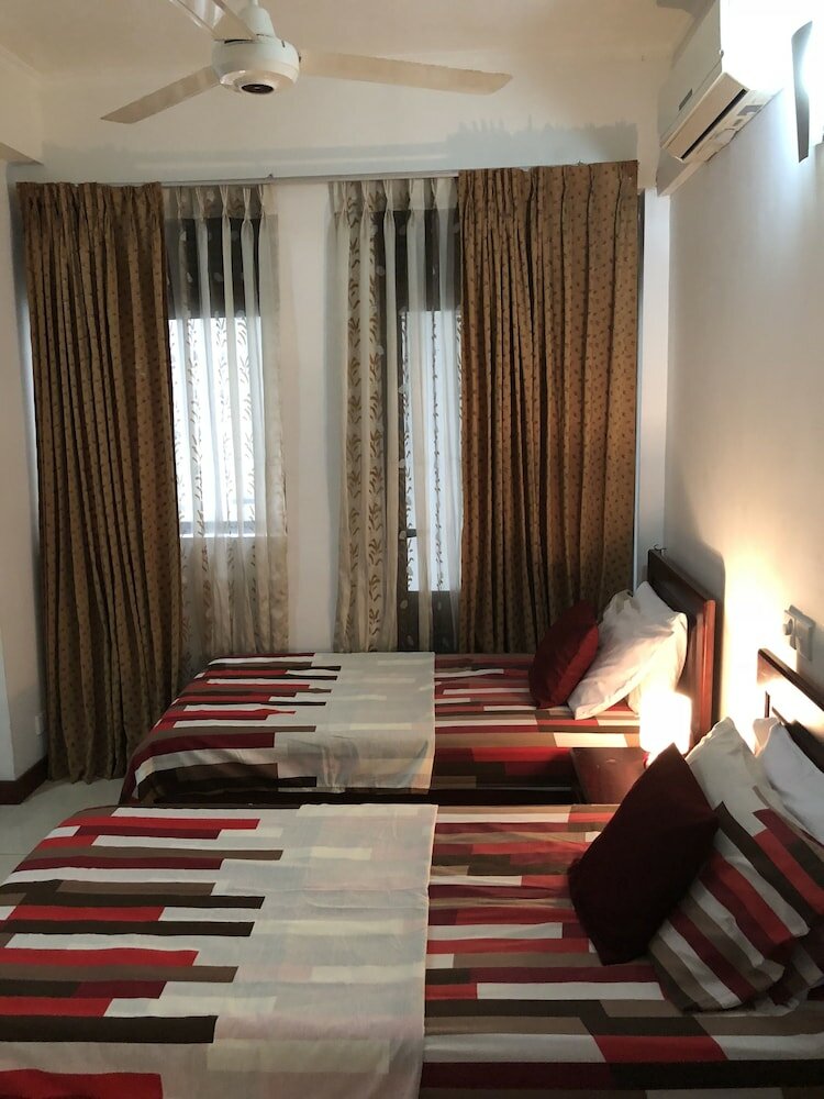 Фото Hedges Court Residencies Colombo City