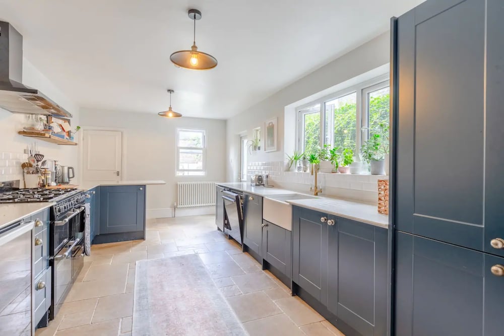 Фото Spacious 2 Bedroom Home in Lewisham