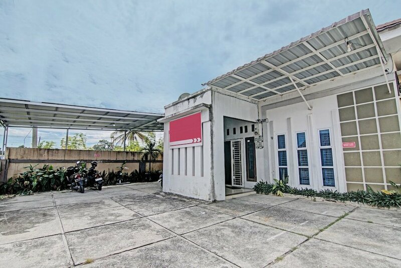 Гостиница Spot On 92801 Penginapan Puti Syariah в Паканбару