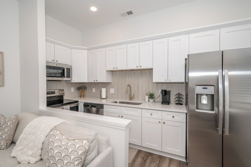 Фото Covington Charm Suites