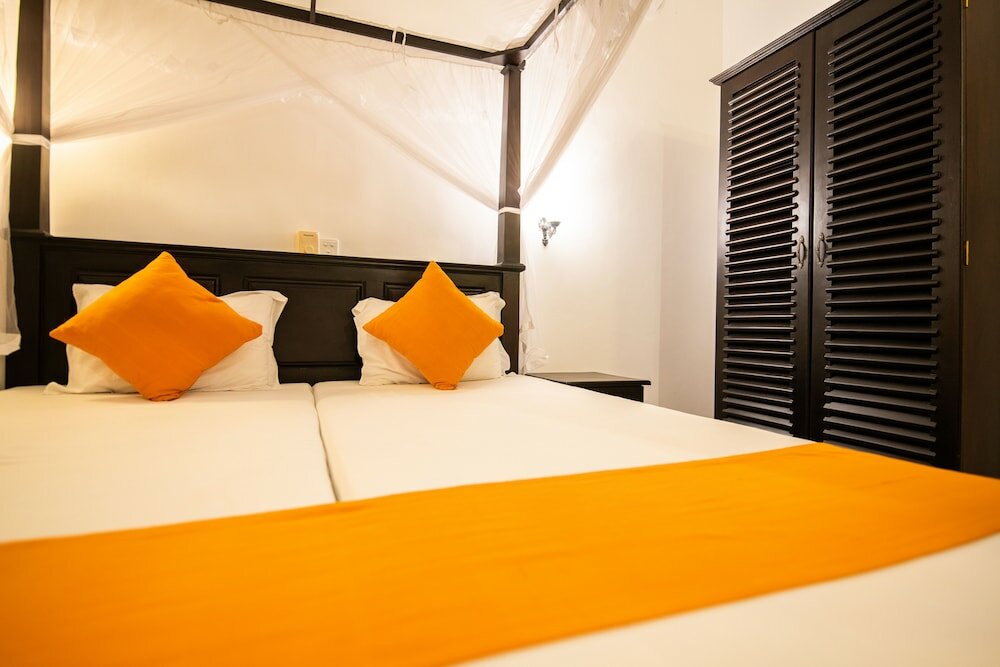 Фото International Beach Hotel and Restaurant