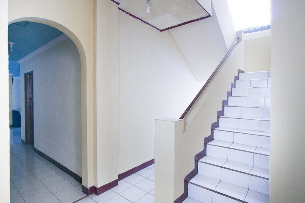 Фото RedDoorz Plus near Pelabuhan Bitung