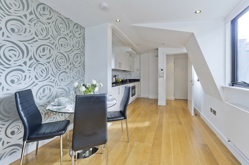 Фото Red Lion Court by City2Stay