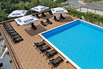 Фото White Rock Castle Hotel